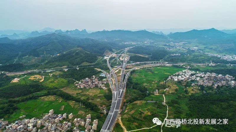 贺州至巴马高速公路 钟山至昭平段建成通车