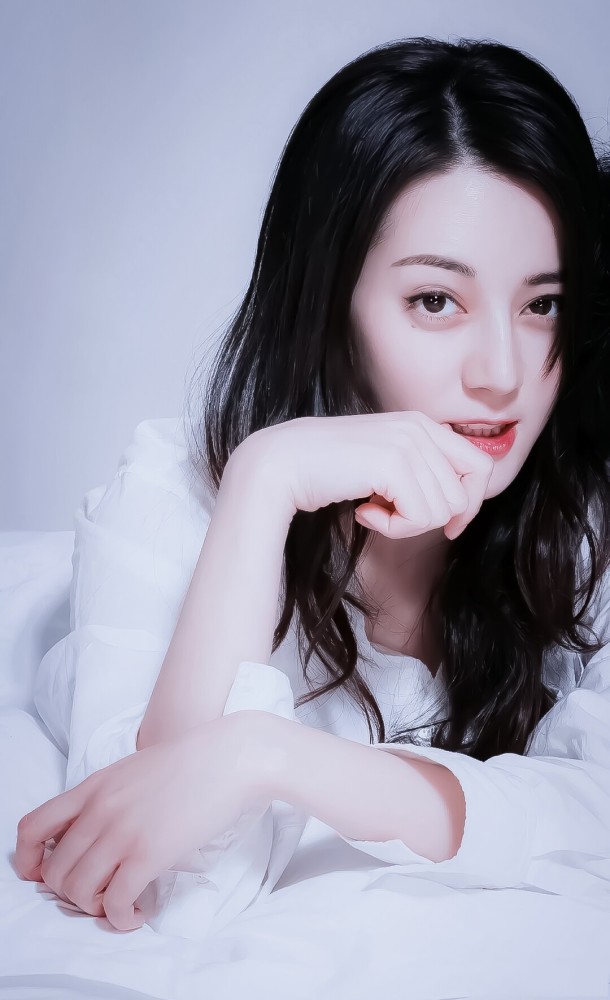 迪丽热巴,迪丽热巴咬手指,迪丽热巴可爱,迪丽热巴呆萌,迪丽热巴拍照