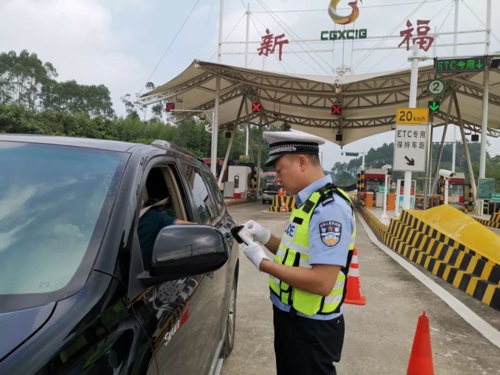 拿别人驾证瞒 满分 被细心民警察分明 看点快报