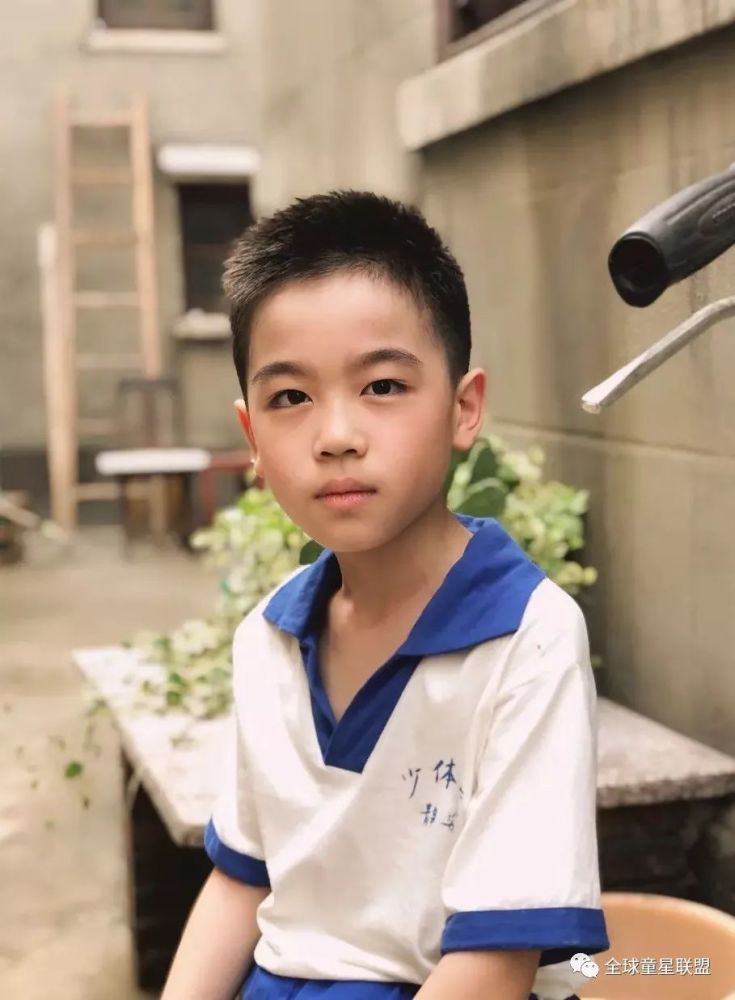 韩昊霖2009年出生,今年10岁,是个地地道道宁波小歪,目前在宁波某小学