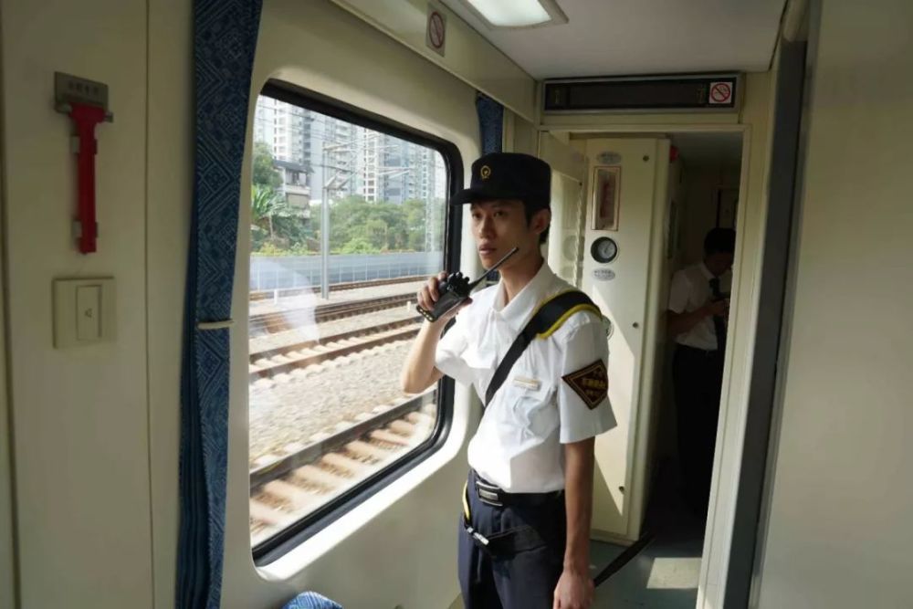 值乘z6次 南宁至北京西旅客列车,车辆乘务员都在干什么?