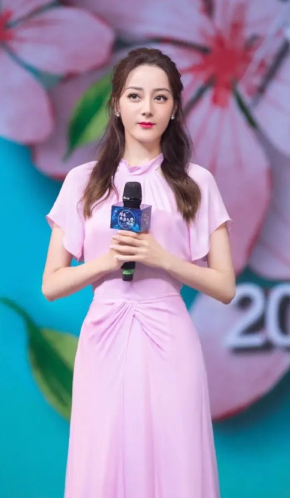 迪丽热巴粉色美裙,真的好美啊