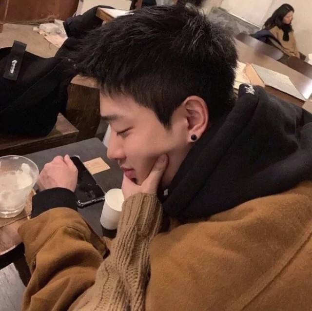 限量版·文艺范·男生头像:一贫如洗的真心,一事无成的温柔