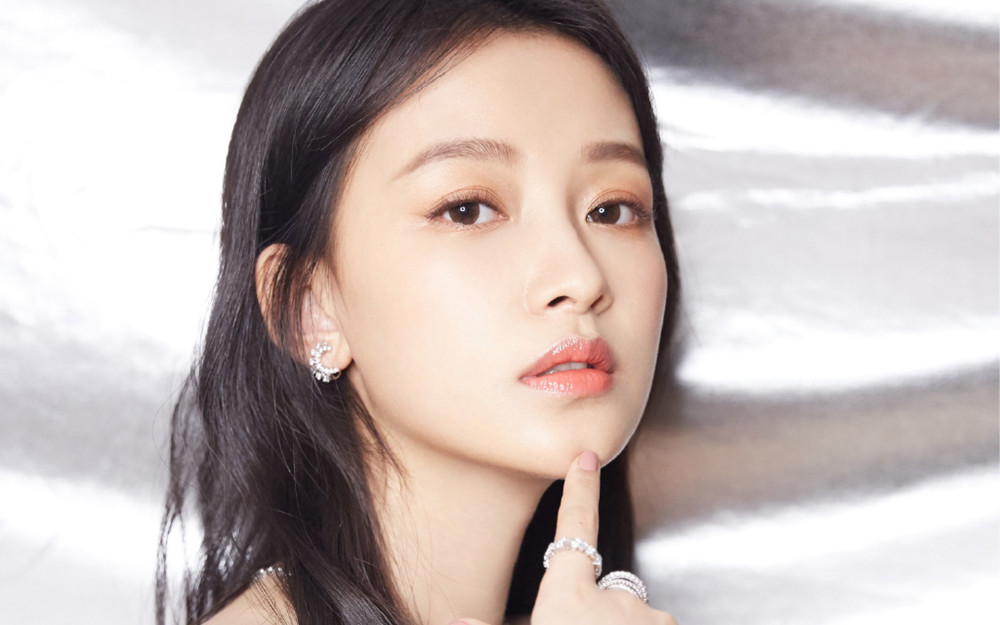 孙怡时尚美图,容貌精致,甜美温柔