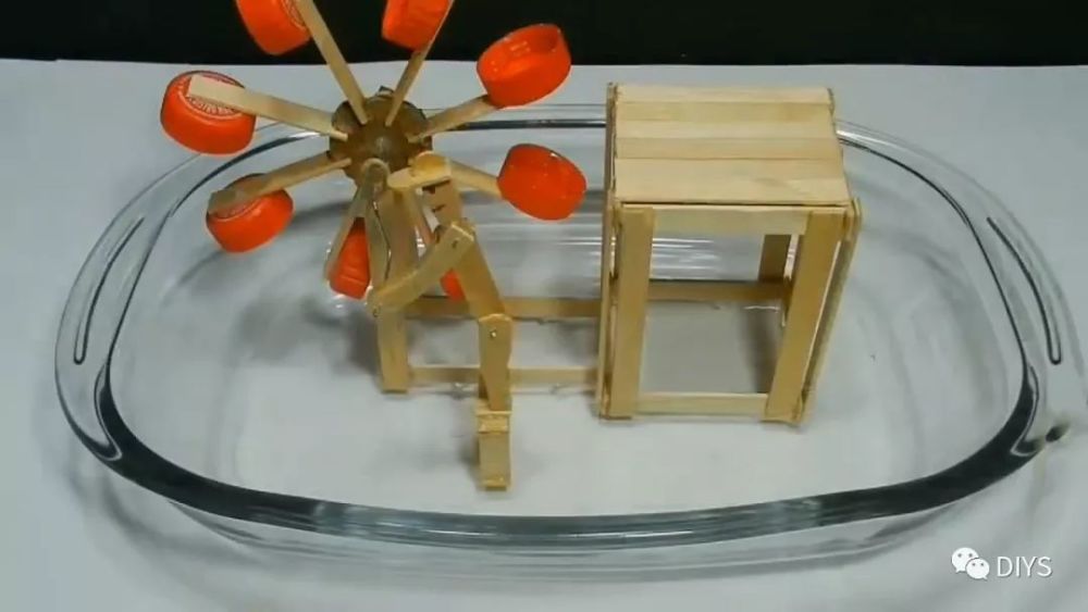 如何在家制作小型玩具水车,简单又有创意!