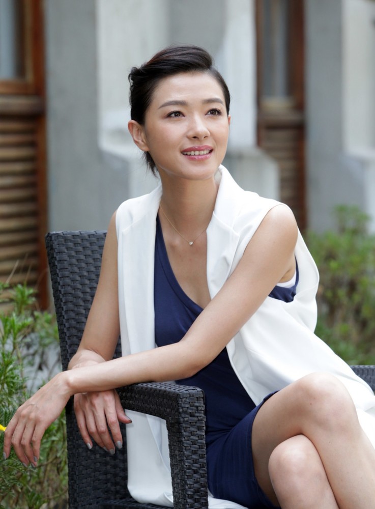 万茜是内地女演员,歌手,有"话剧公主""话剧小天后"之称.