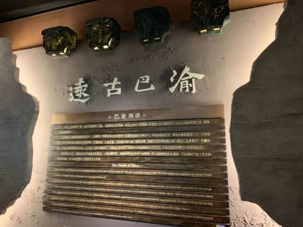 博物馆参观完毕了,下一站干嘛?火锅呀,于是从博物馆出来