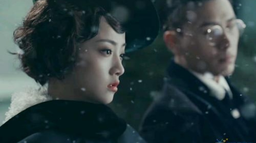 的大白牙王爷穿越到到《烈火军校》变成痴情守护曲曼婷的沈听白