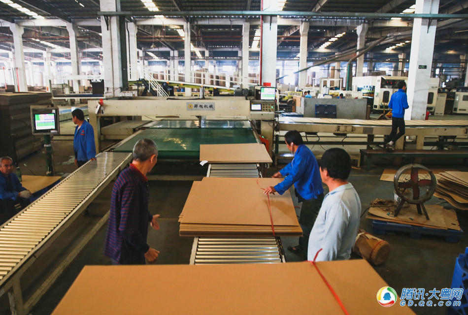 东莞老板半身瘫痪 坐着赚1000万 - 广东省残