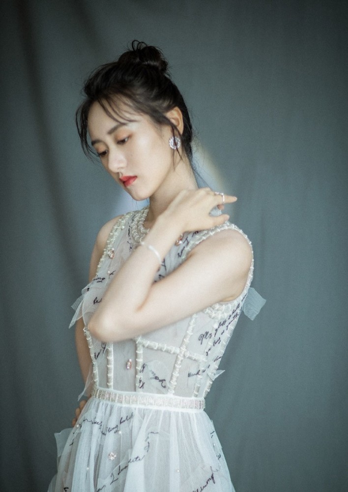 优雅淑女袁冰妍美图,自信才是最美的