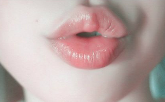 换季嘴巴起皮,化妆都成"灾难"?记住3点,让你拥有"少女