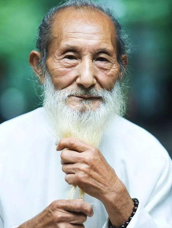 90岁爷爷说:一个家庭最大的失败,不是没钱,而是有这三