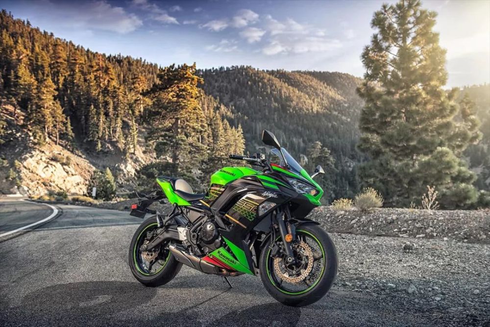 川崎ninja 400壁纸,川崎400高清壁纸 川崎发布2020款ninja 650,但碰到了ninja400却很尴尬!