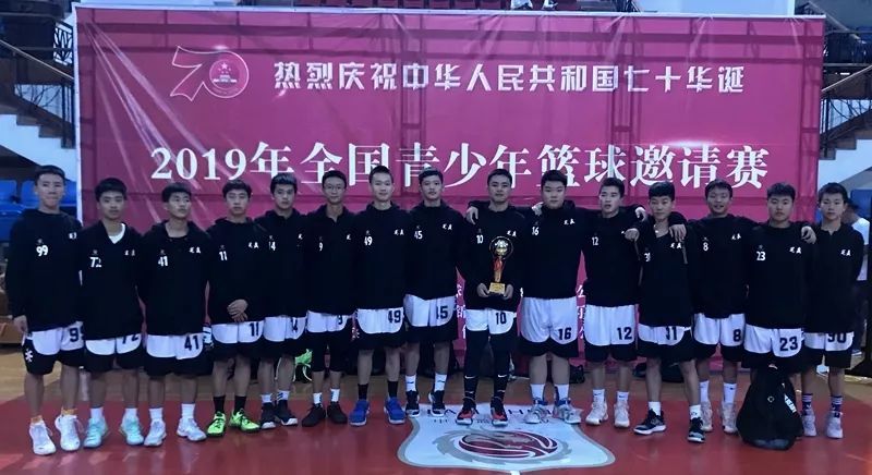 龙泉驿区同安中学篮球赛夺全国冠军!