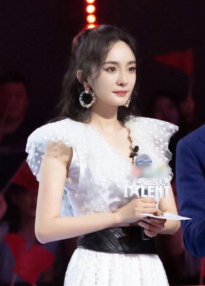 杨幂《中国达人秀》三套造型,对此很心动