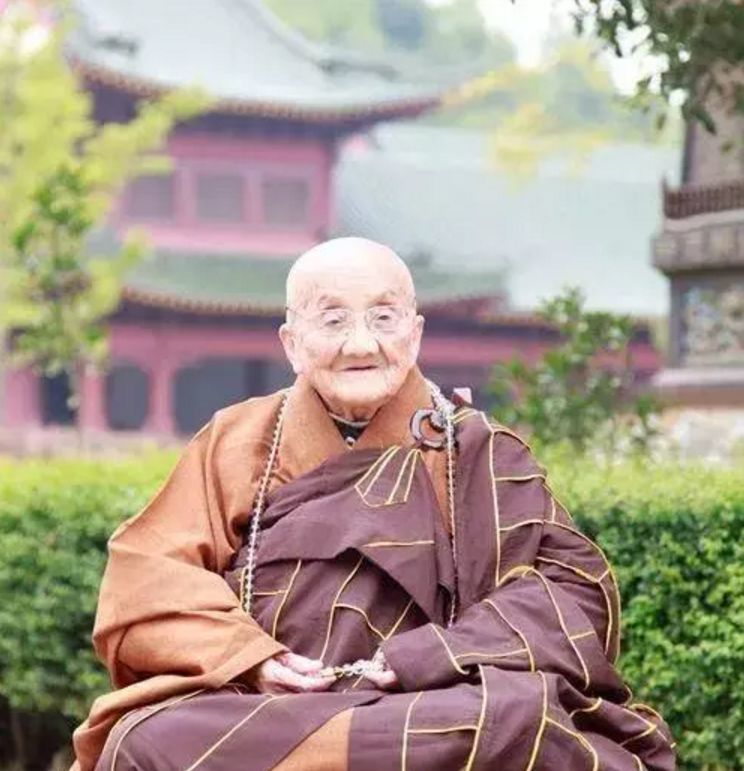 印空长老尼迎来百岁寿辰,她在人间如何践行佛法?