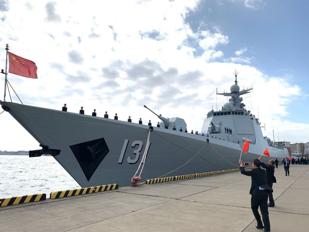 中国海军太原舰抵达日本横须贺 将参加海自国际舰队阅