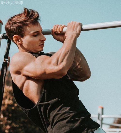 健身第一年,别去健身房,在家徒手健身,训练效果更好