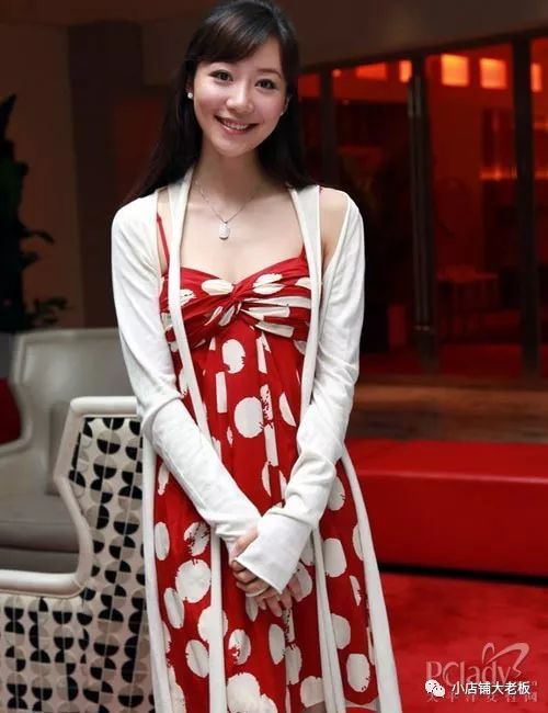 这估计是韩雪最想删掉的照片了,网友:没想到女神也有豪放的时刻