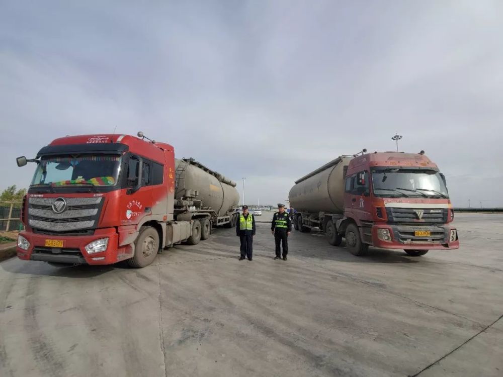 超载车辆 行走在道路上的"定时炸弹"