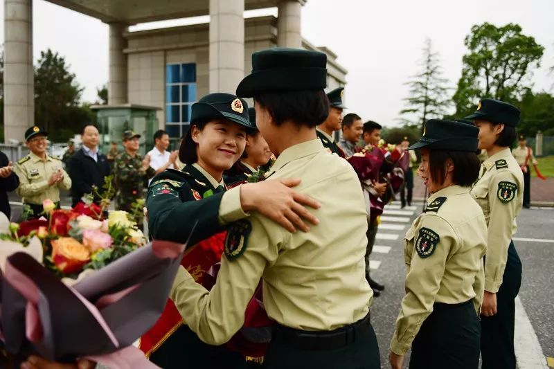 阅兵场上最靓的仔!火箭军受阅官兵陆续归建