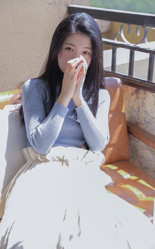 毛衣美女居家日常生活照,超级甜美