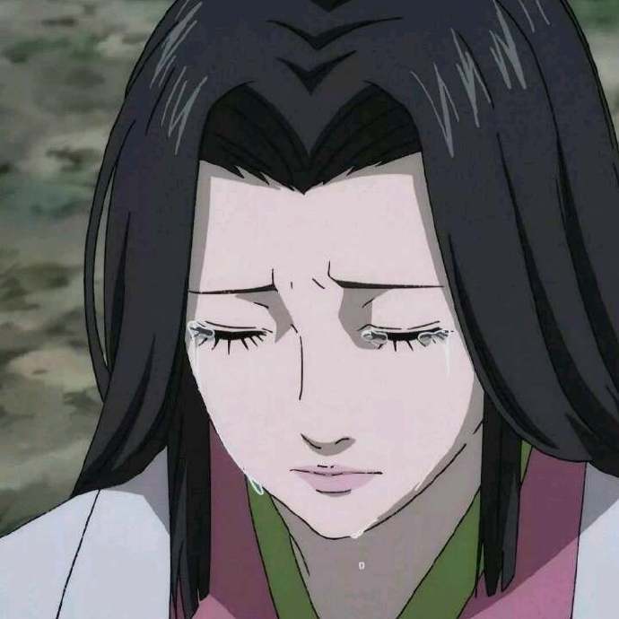 动漫头像:梳中分头的姑娘