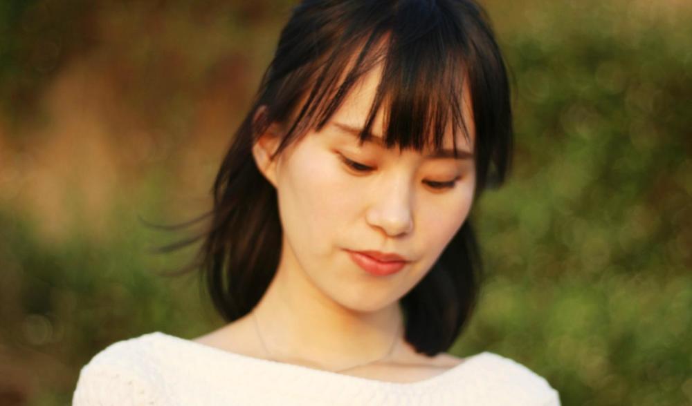 温婉贤淑的女子,留着气质齐刘海