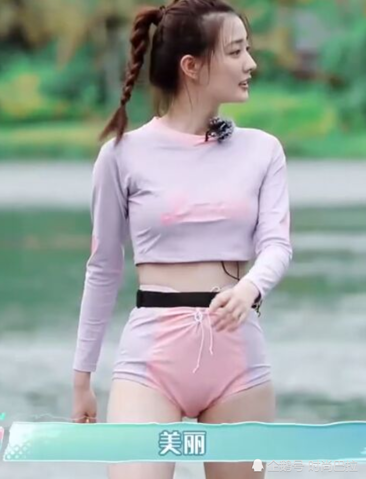 以为徐璐内衣外穿够撩人了,谁知道她穿泳衣后更美,身材太真实了