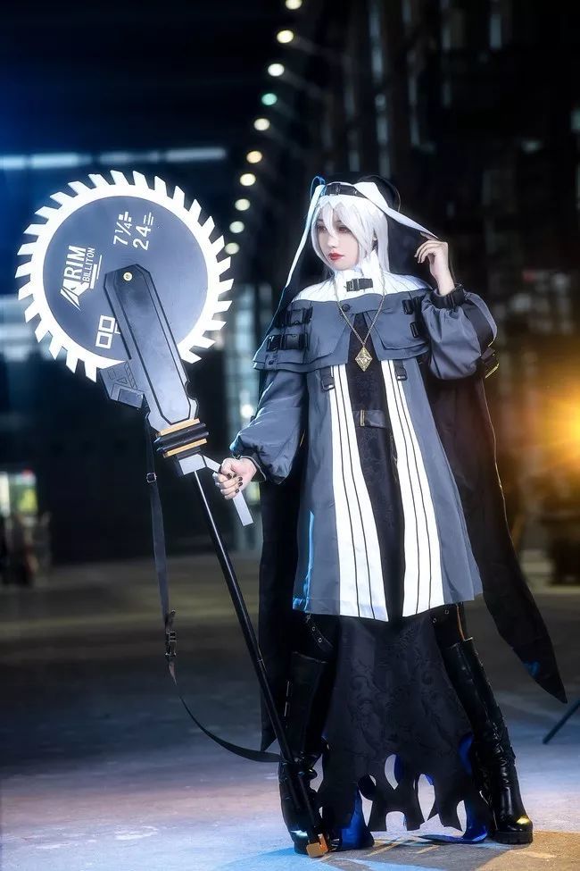cos美图:明日方舟——幽灵鲨,想尝尝我的电锯吗?