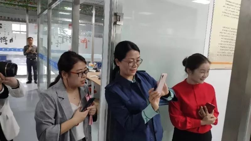 扬州市妇联主席马宁参观城南新区"巾帼e 双创·妇女微