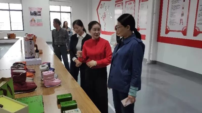扬州市妇联主席马宁参观城南新区"巾帼e 双创·妇女微
