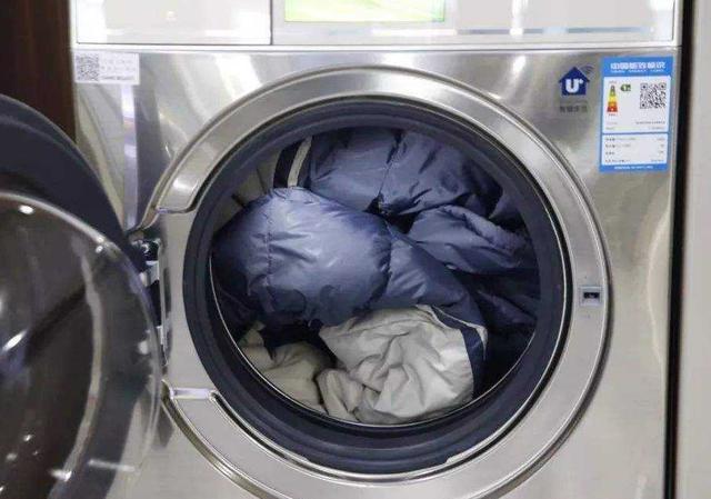 洗衣机洗衣服用洗衣液好还是洗衣粉好?这样选更正确,衣服更柔软