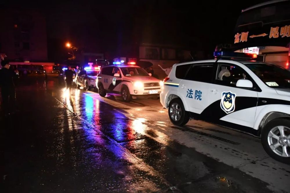 富顺法院夜间执行拘留两人!