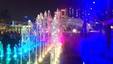 喷泉也会在这个时候开启一天之中最美的时刻就是现在啦!