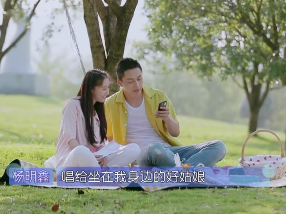 《恋梦空间》杨明鑫教王瑛瑛唱军歌,一句歌词惹生气,他机智救场