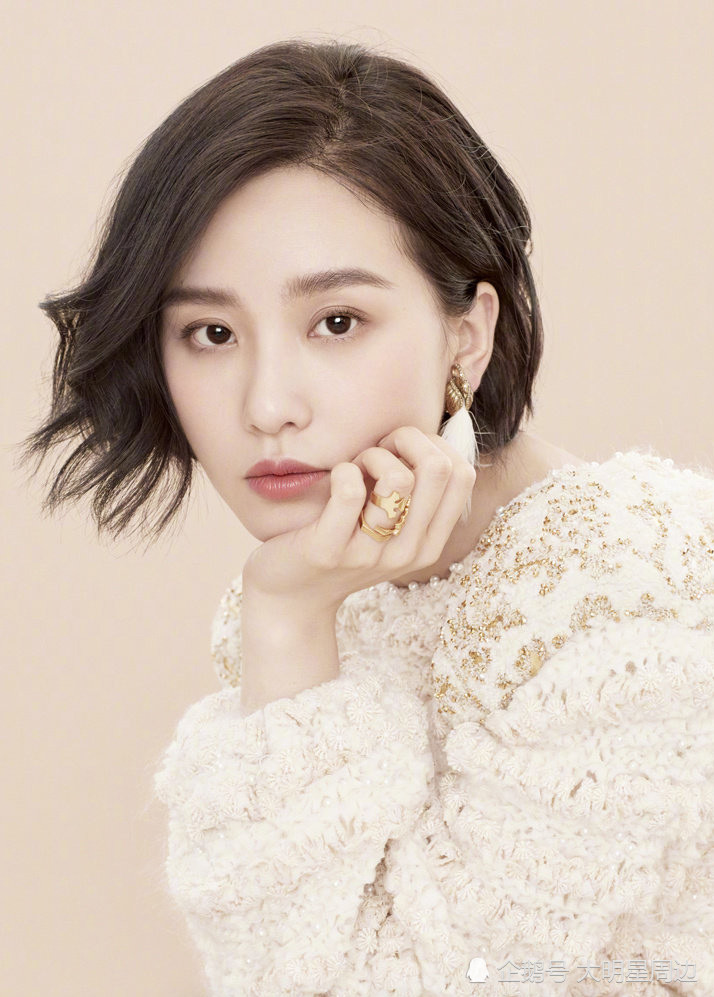 为了好听和便于记忆,导演平江锁金还特意将她的艺名取为"刘诗诗".