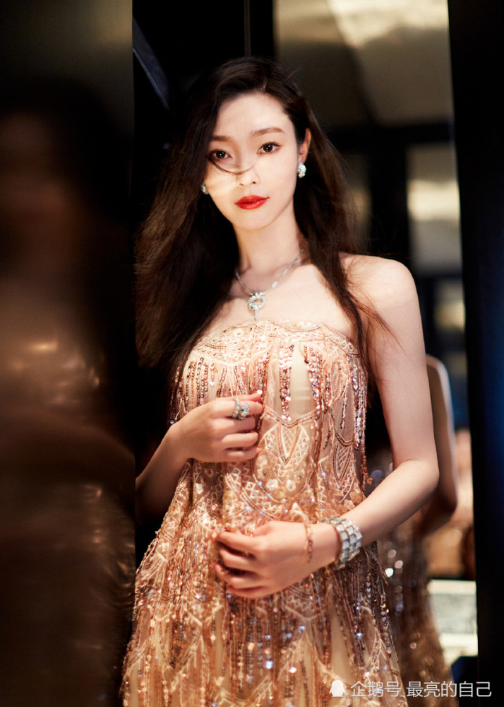 宋轶精美写真集,一身流苏长裙,优雅动人!