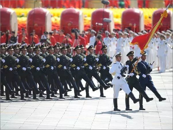 你们好,2019年10月1日新中国成立70周年的阅兵仪式上,是我第一次见到