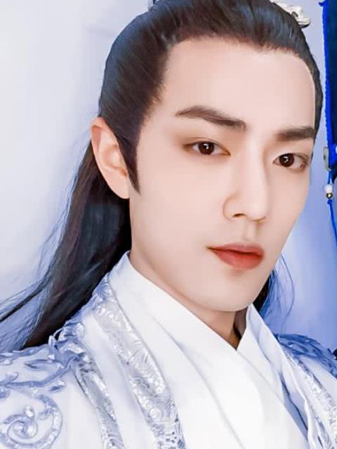 明星也来玩cos:肖战帅仙气,王一博高冷,看到三小只笑哭了
