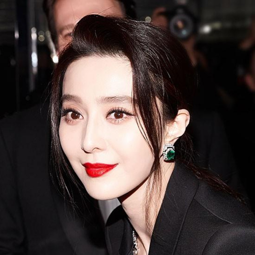 女明星的红唇简直美到犯规,倪妮景甜让人惊艳,热巴神仙颜无人敌