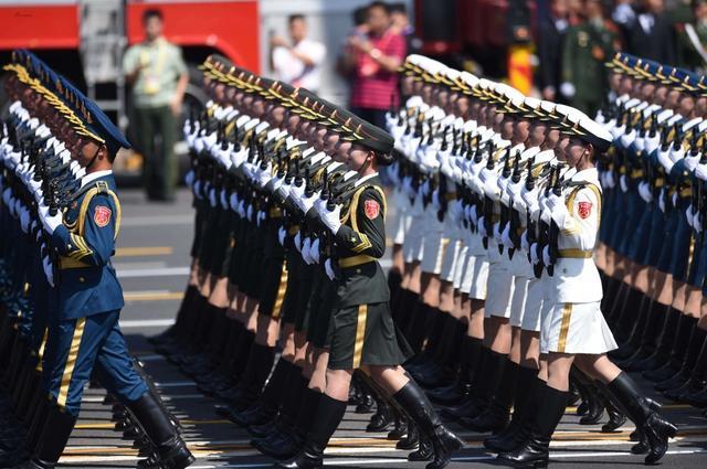 阅兵式,为什么解放军要从东往西走?而不是从西往东走呢?