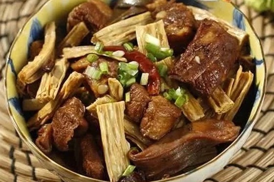 【腐竹香菇炖排骨】