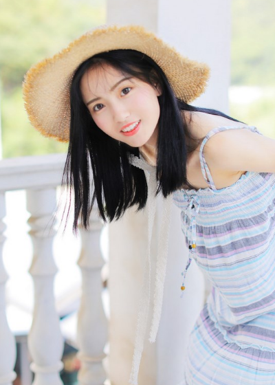 水灵大眼美女,回眸浅笑写真