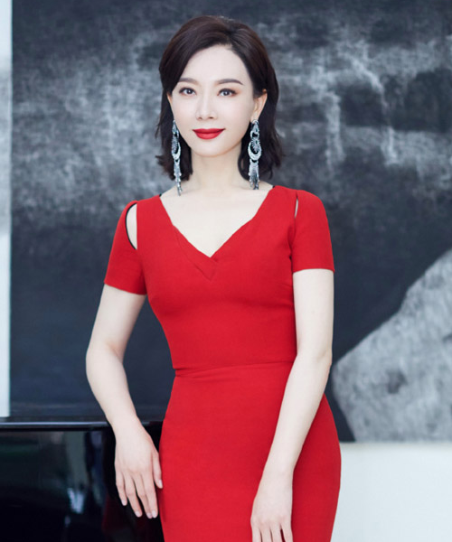 陈数身穿红色礼服,气质优雅动人