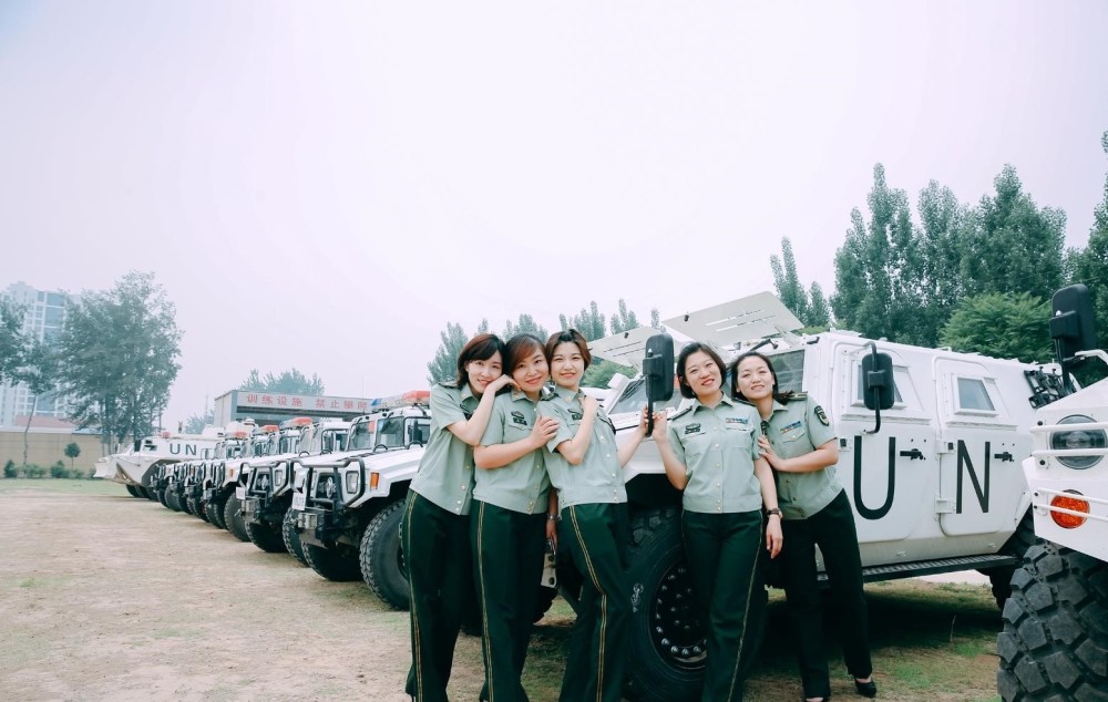 英姿飒爽的警校女生,毕业季