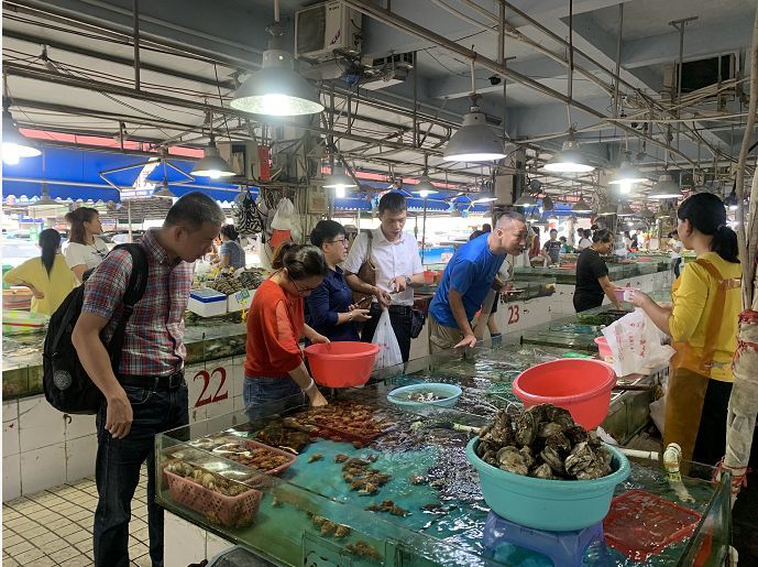 南宁厢竹海鲜市场曾因"缺斤少两"备受关注!一个月后,记者再调查