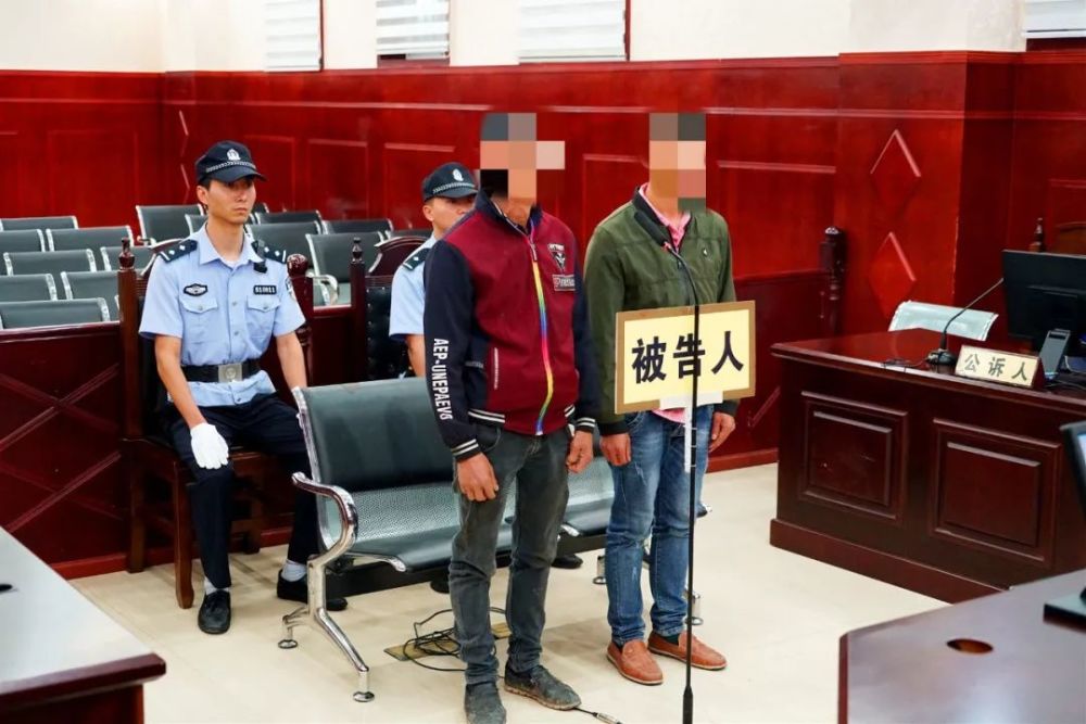 二,被告人侯某清犯 非法狩猎罪,判处罚金人民币五千元.