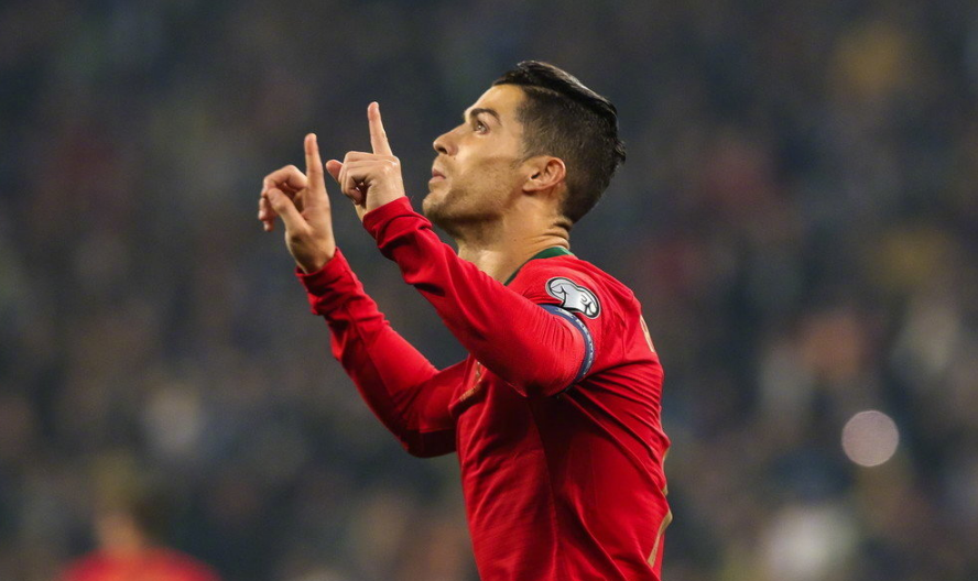 c罗新庆祝动作引人猜想!球迷:他才是最懂梅西的人