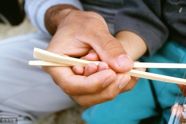 抓住孩子的兴趣,七天学使用筷子,事半功倍